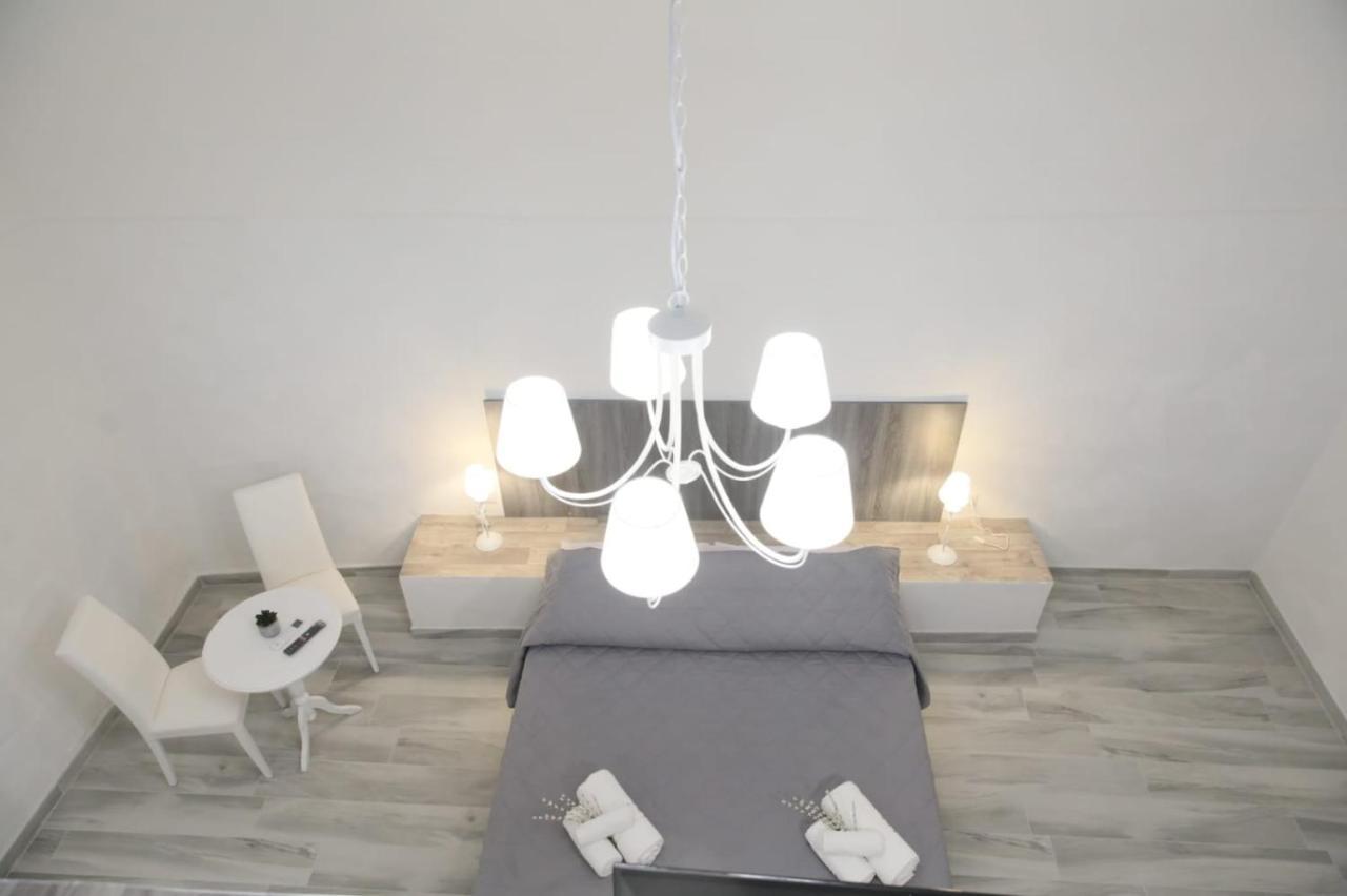 La Maison Piazza Del Popolo Manfredoine Extérieur photo